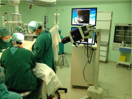 光学分子影像手术导航系统在301医院手术室应用的照片